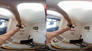 3DVR180 Tony the giant's big bottom crushed the dwarf