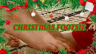 King Terrific x Macy Divine - Christmas Footsie