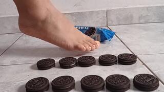 Panoramic View: Slow Cookie Crushing Under My Feet