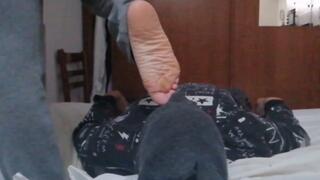 SAMANTHA CONTINE FOOT GAGGING MY SLAVE WITH HER SIZE 42