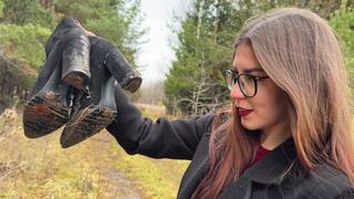 MUD HEELS Walk High heels Dirty soles