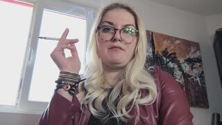 Hot blonde: OMI with long Camel