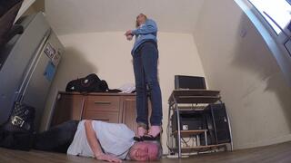 Morning Coffee Break Head Trampling 2 FLOOR CAM (4K)