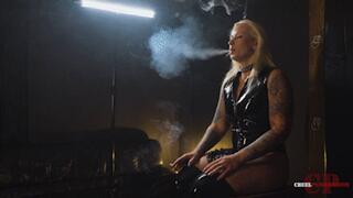 Glistening lips and smoke FHD MP4