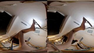 3DVR180 XINGGAN POV barefoot crush