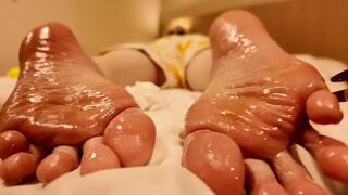 POV Oiled Soles Massage & Gentle Tickling – Soft Reactions