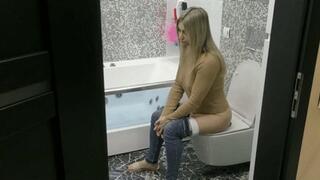 I'm back from the Christmas market and the restaurant, where I ate a lot, my stomach feels heavy MP4 FULL HD 1080p