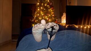 Feet Feather Tickling: Curling Toes & Helpless Reactions (laugh)