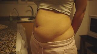 Candlelit Belly Poses – Before and After Dinner Volume Comparison