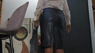 Balbina BBW Pantyhose Queen arriving from the office in sexy black stilettos and long leather skirt