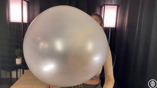 Blowing a Massive Bubble Gum Bubble 60 pcs