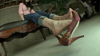 Hazel Plays With Her Shoes, 1st