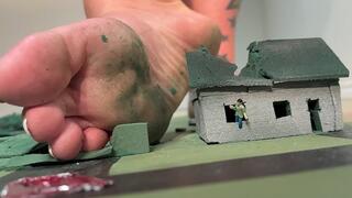 G5. I’m 400ft getting tinies to worship my dirty dry feet before smooshing them in their homes.