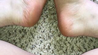 Hairy Pussy and Feet