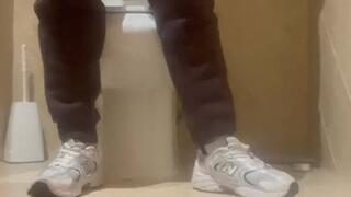 Feet & Toilet Fetish – Worship From Below