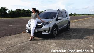 293 - Lacia revving Honda in two different heels