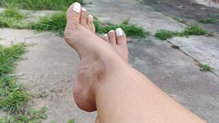 Delight of pronounced arches on the wonderful feet of a goddess (3)