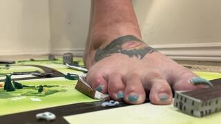 D2. Mega giantess tears city apart to get foot worshippers