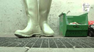 Light bulbs under Hunter Wellies floor view