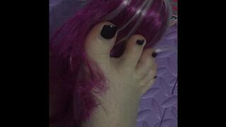 I COMB MY DOLLS HEAD WITH FEET N' TOES