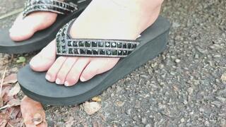 Julianna speeds up in flip-flops