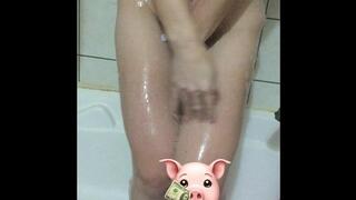 DIRRTY GIRL WASHES WITH COLOR SOAP