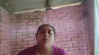 Fetiche de vapeo- humo en mi boca en baño publico