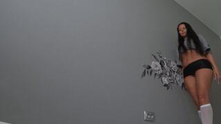 clenching my knees repeatedly 2a