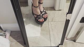 don’t you love long, red toes?