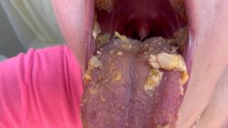 Lynn Eats A Crunch Wrap