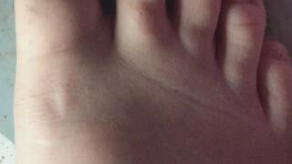 PAINT CAN RIGHT FOOT