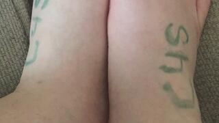 U BUMMY GIRL ON A COUCH