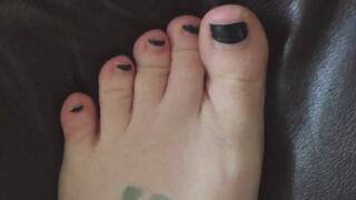 BROWN LEATHER CHAIR LEFT FOOT