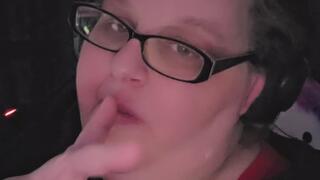 Ssbbw princess eats then sucks, licks and bites her finger....