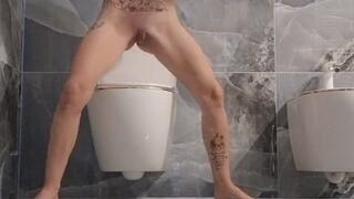 Pee and fart alert while standing in bed