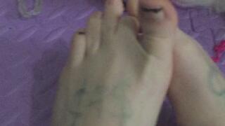 TOY RAT KISSES MY TOES