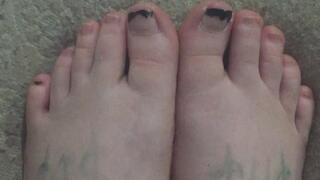 QUEEN MATTRESS TOP STINKY FEETS