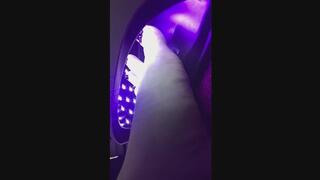 BLACK LIGHT BLACK GEL TOE POLISH LEFT FOOT