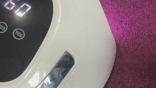SALON TOE POLISH DRYING RIGHT FOOTNAILS