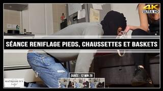 Séance reniflage pieds, chaussettes et baskets 4K