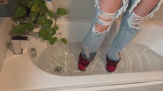 Baggy wet trousers and chunky skater D3 sneakers