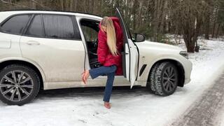 High heels flip flops on ice, snow walk on high heels, high heels sliding on ice, slippery high heels