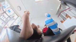 VR360GAOYU SUFEI came back from work and sunburned his smelly feet and socks