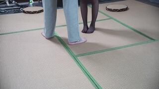 Suspended kneeling and single-leg tiptoe training