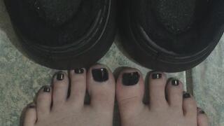 SEXY BLACK TOENAILS
