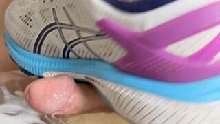 A Giantess Shoejob Dream comes true - Giantess Leila crushes tiny men under her well worn Asics Kayano Sneakers and before she is giving a shoejob on a glass table spreading the cum on the tinies - shrinking fetish - Giantess - Shoejob - CBT - Cock Trampl