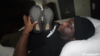 Model has stinky feet footworship