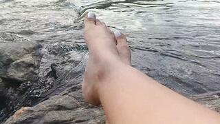 How beautiful my pronounced arches look in the middle of nature (3)