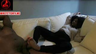 JAGUAR'S GOONING FOOTJOB