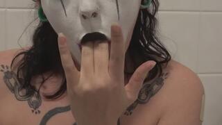CLOWN GIRL SUCKS OWN TOES